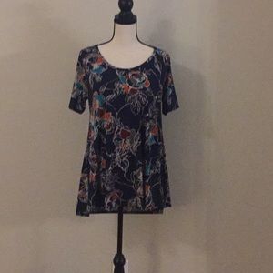 Lularoe small shirt